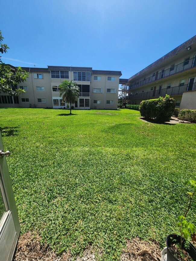 Building Photo - 705 Lori Dr