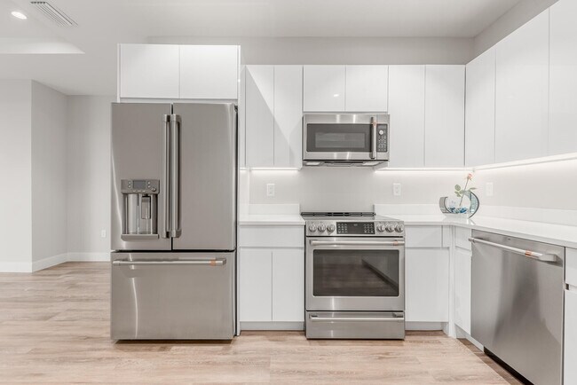 Building Photo - 41 SW Seminole St