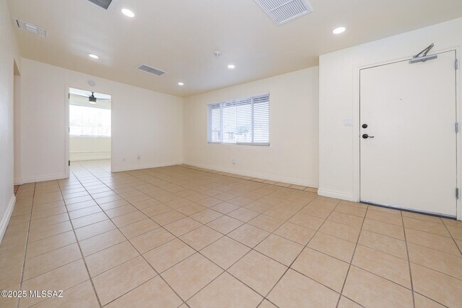 Building Photo - 1654 N Rosemont Blvd