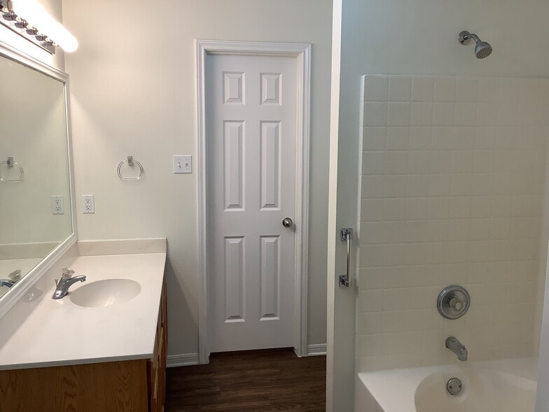 Building Photo - 13049 Skyline Dr