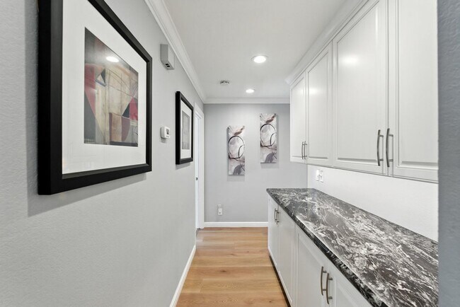 Building Photo - WILLOW GLEN - Beautifully updated with hig...