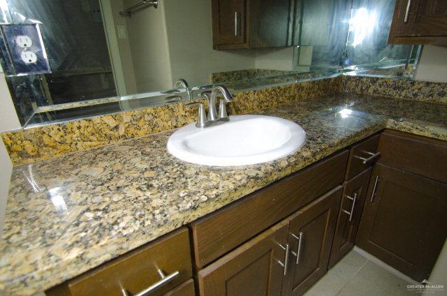 Building Photo - 15 Regal Dr