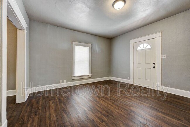 Building Photo - 506 E Harrison Ave