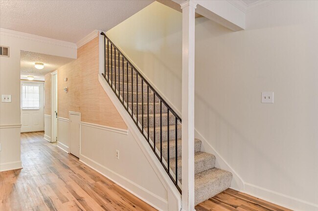 Building Photo - 407 Folkstone Cir