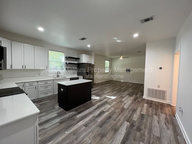 Building Photo - 6150 Franklin St