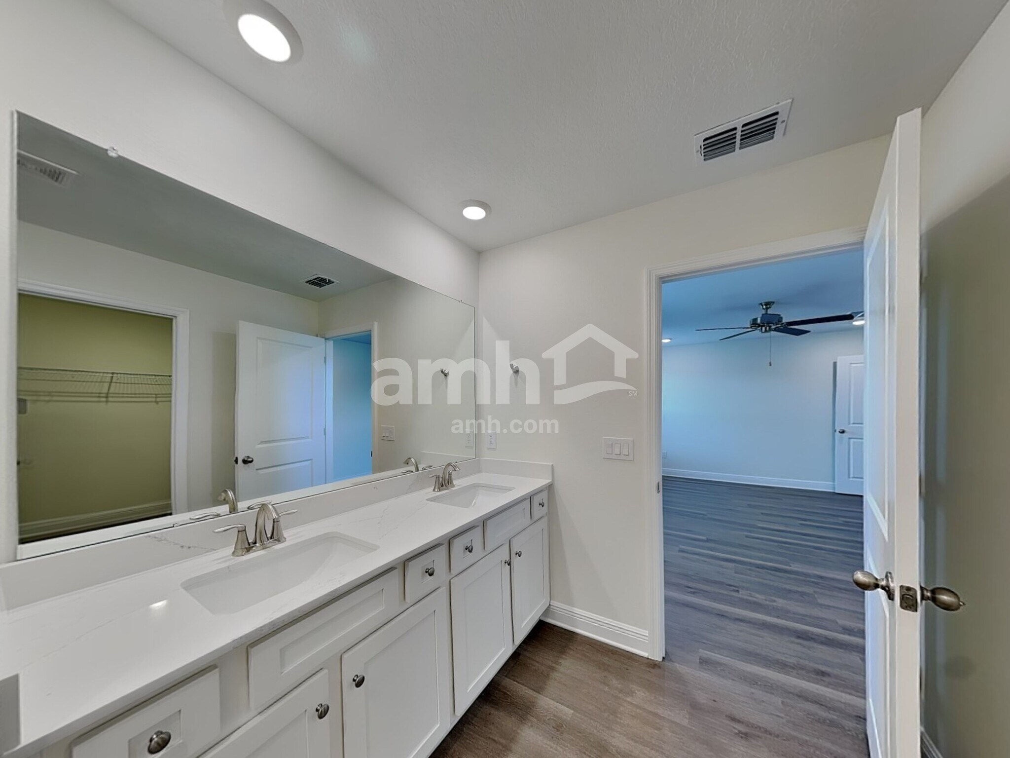 Building Photo - 5956 Pinewood Ests Dr