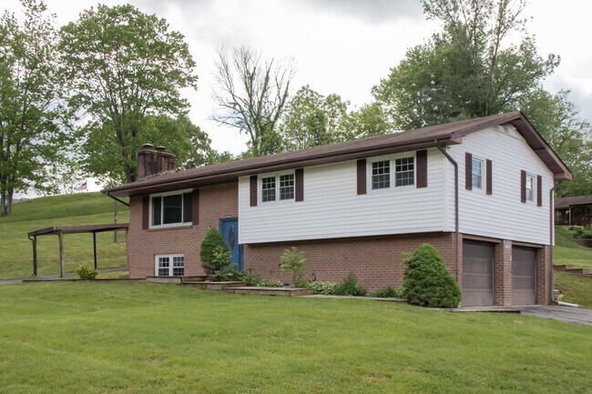 Building Photo - ONE YEAR LEASE WITH POSSIBLE LEASE PURCHAS...