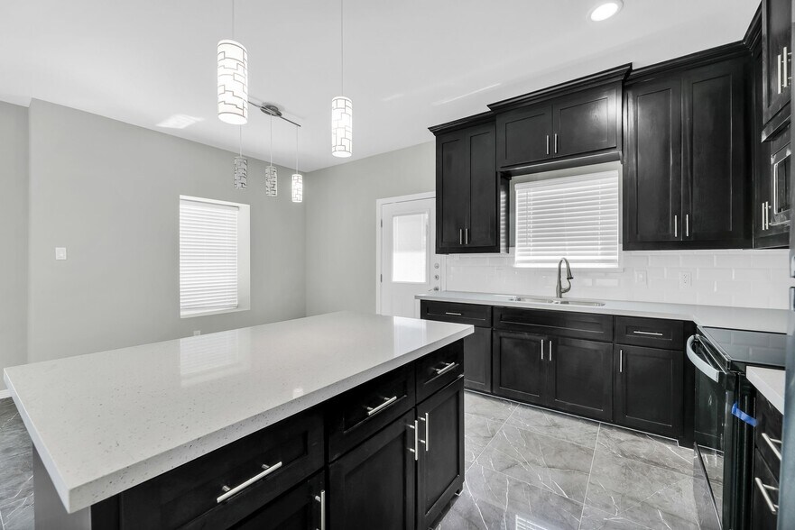 Building Photo - 4721 Magnolia Ave