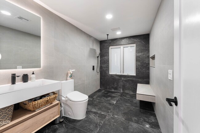 Building Photo - 3541 Multiview Dr