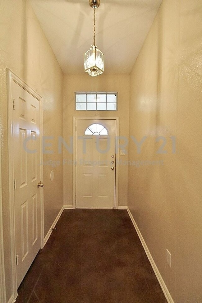 Building Photo - 302 Aspen Ct W