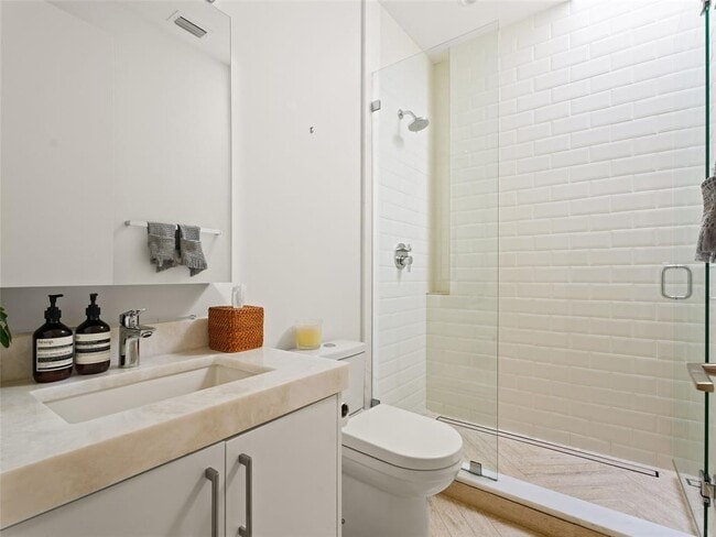 Building Photo - 2210 Westlake Dr