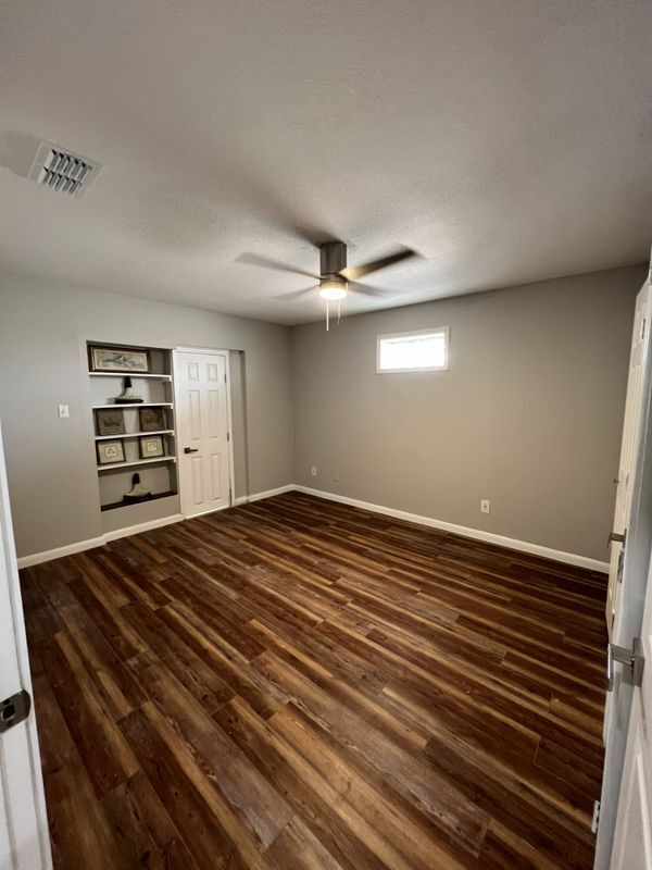 Building Photo - 2401 S Jackson Rd