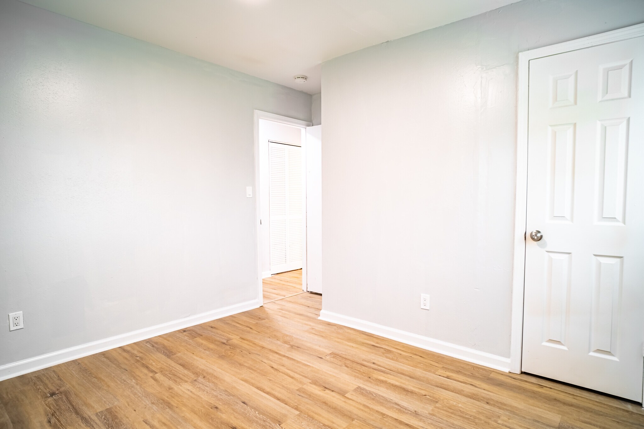 Building Photo - 3825 Crane Dr NE