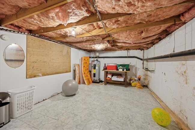 Building Photo - Available Immediately – 4 Bedroom End-Unit...