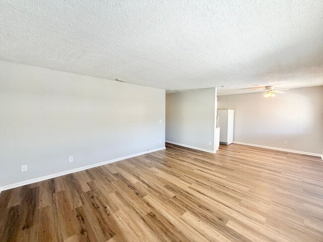 Building Photo - ** ABACO BAY ** 2 BED / 2 BATH CONDO - BAY...