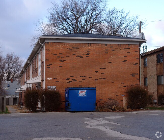 Primary Photo - 950 S Byrne Rd