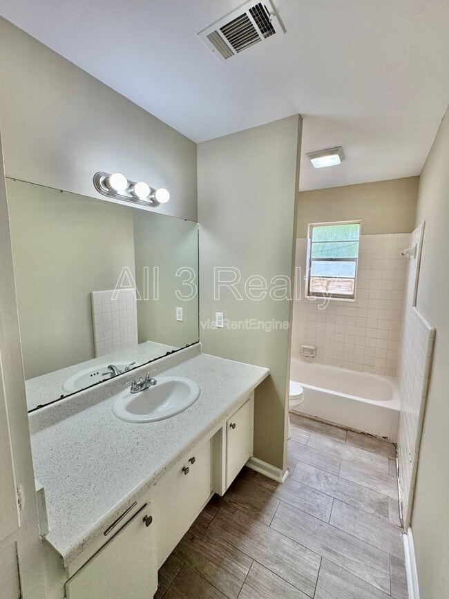 Building Photo - 502 Adler Dr