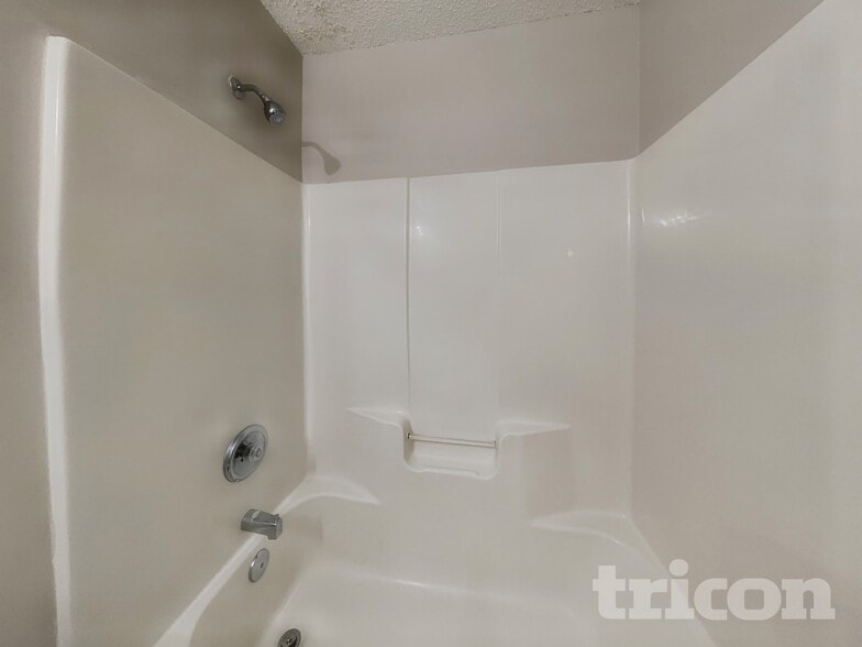 Building Photo - 9344 Tibble Creek Way