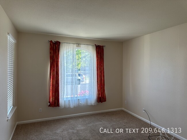 Building Photo - 274 Finchwood Dr