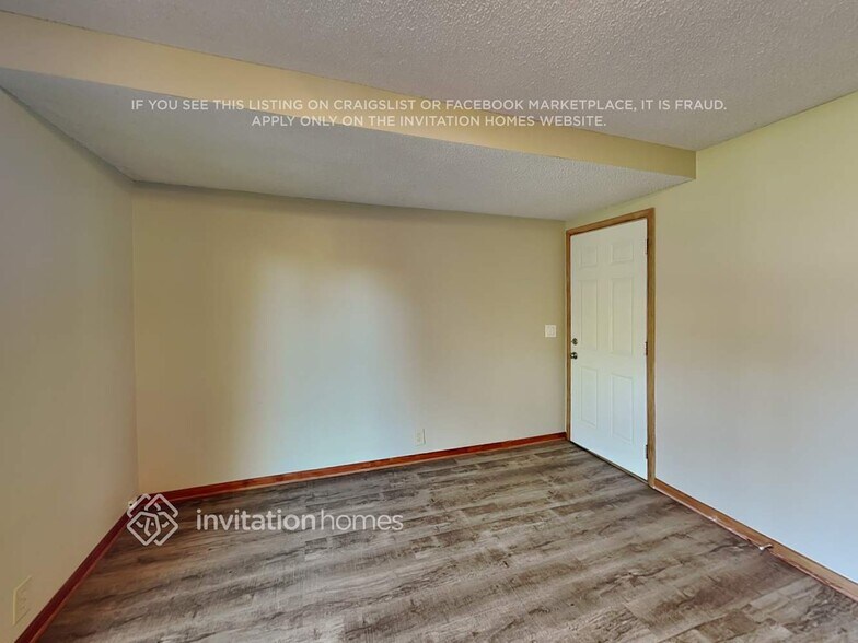 Building Photo - 2911 W 85th St