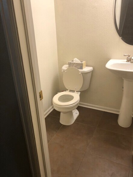 Building Photo - 899 Canary Ln