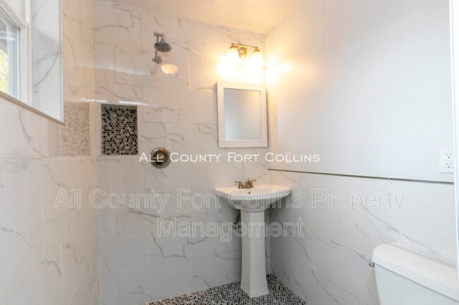 Building Photo - 412 Skyway Dr