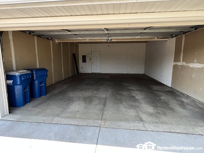Building Photo - 17058 Embers Ave