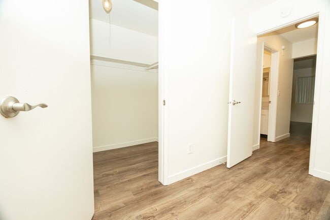 Building Photo - Lovely 1 Bedroom Freshly Updated in Historic Irvington!