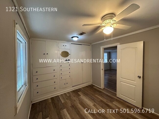 Building Photo - 1321 Southeastern-
