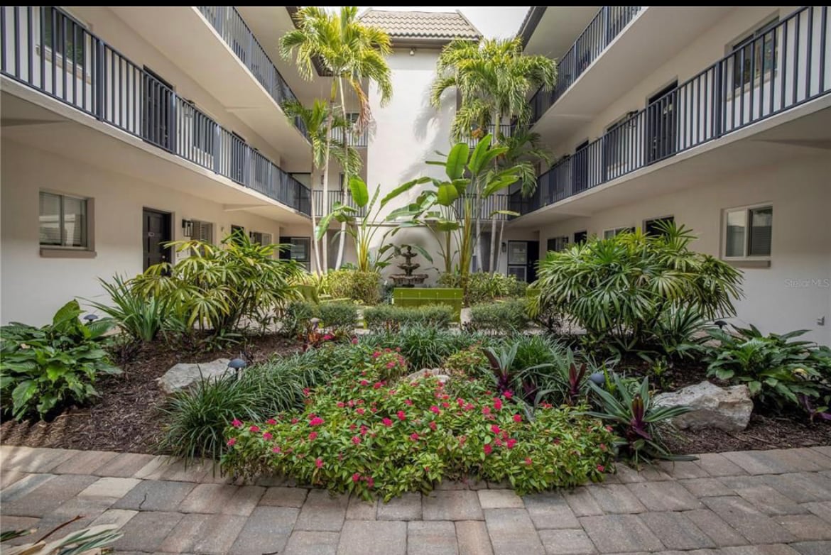 well maintained courtyard - 125 5th Ave NE