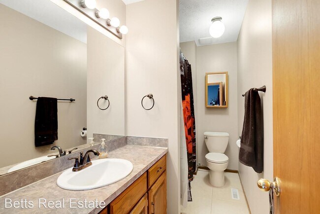 Building Photo - 3 br, 3 bath House - 6328 N. 105th Street
