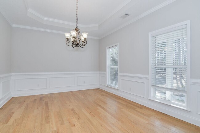 Building Photo - Large House on 3.5 Acres in Harlem