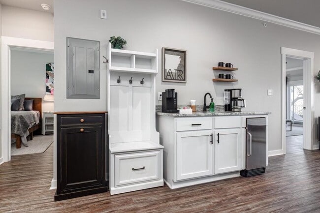 Building Photo - 117 Lookout Point