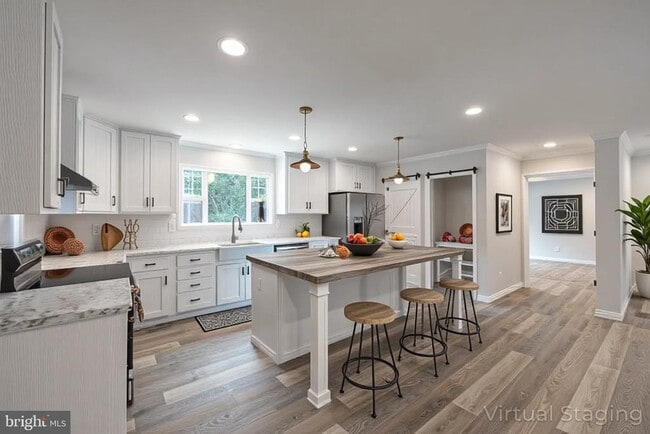 Building Photo - 307 Larkspur Rd