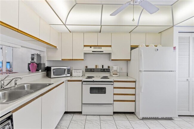 Building Photo - 3021 Sandpiper Bay Cir