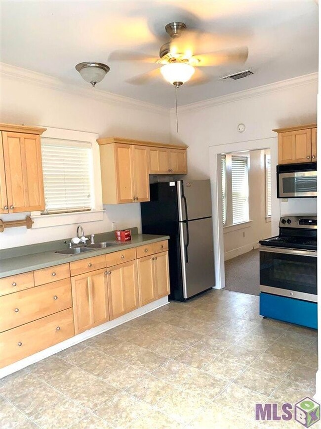 Building Photo - Comfort, Convenience, and Charm—All in One...