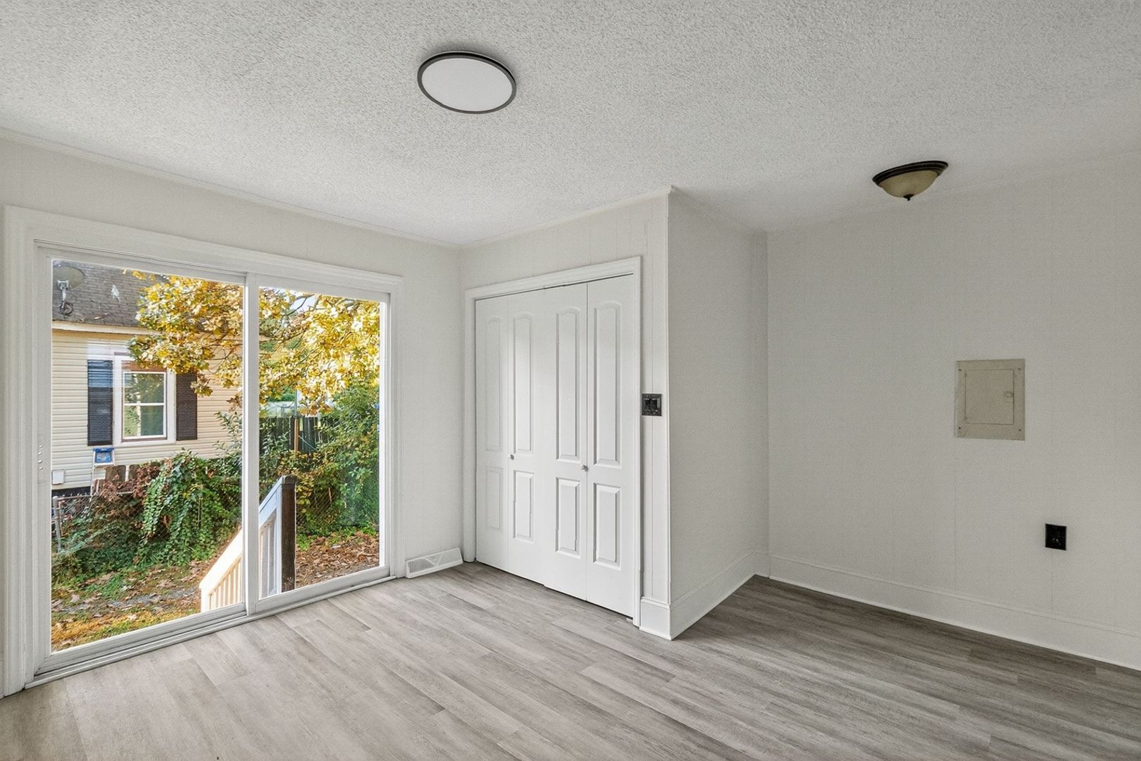 Building Photo - 323 S Columbia St