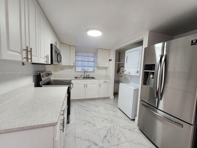 Building Photo - 5100 W 12th Ln