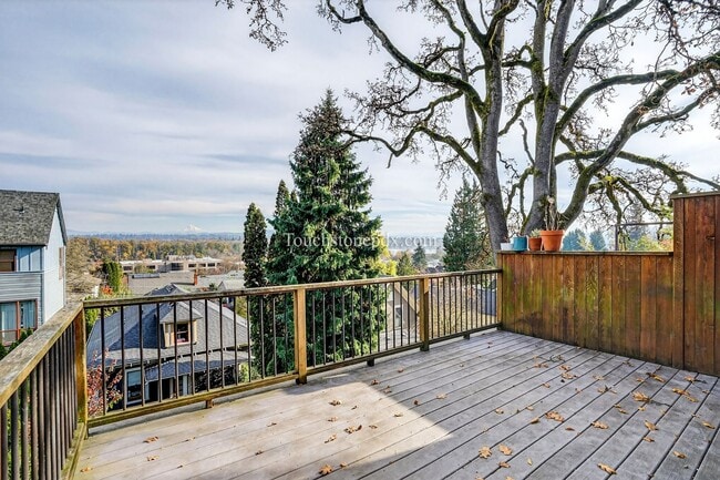 Building Photo - Bright Home with Stunning Mountain Skyline Setting!