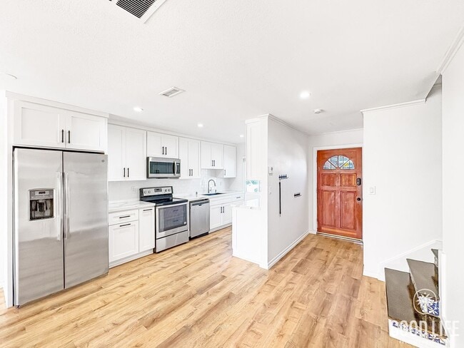 Building Photo - Beautiful 2B/1.5BA Condo For Rent In University City!