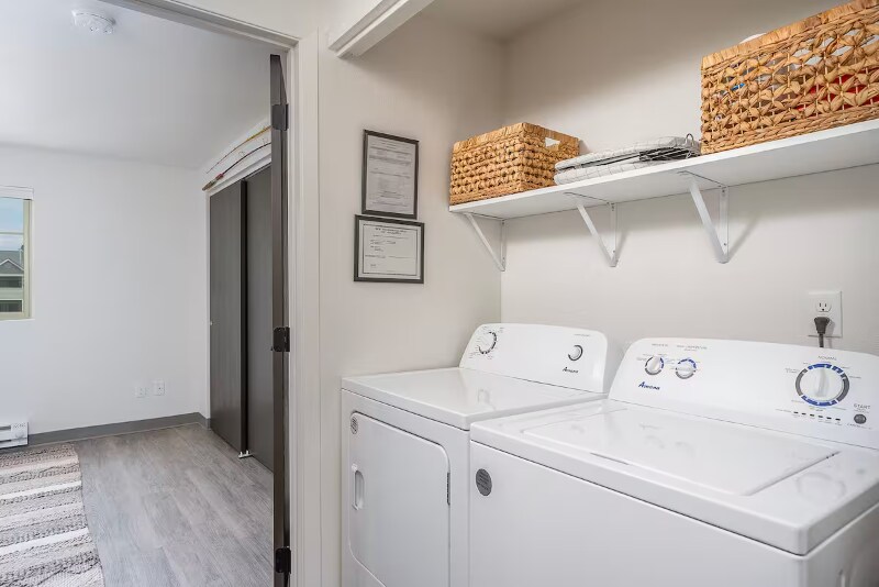 Building Photo - 1430 3rd Ave E