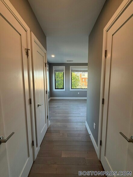 Building Photo - 152 Liverpool St