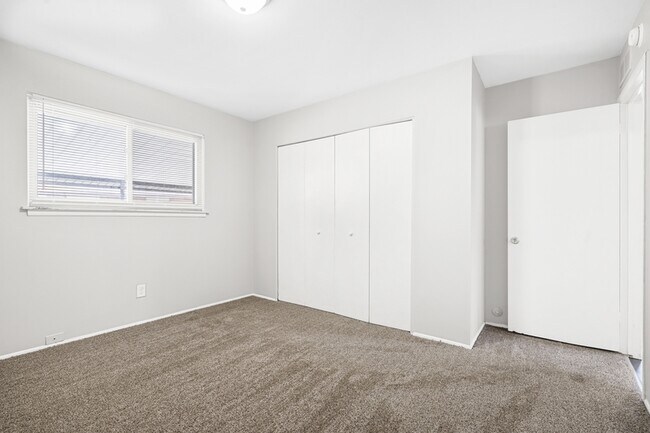 Building Photo - 34000 Fernwood St