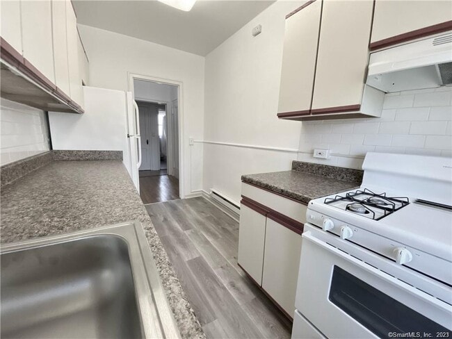 Building Photo - 120 Woodside Green