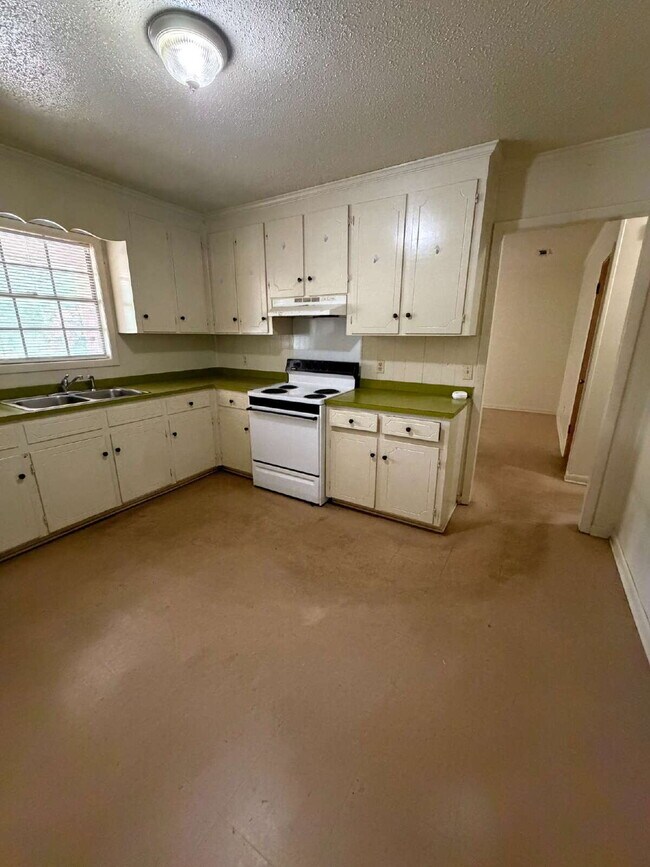 Building Photo - Available for rent, Midland City Apartment!