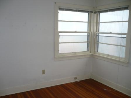 Building Photo - 748 W 8th Ave
