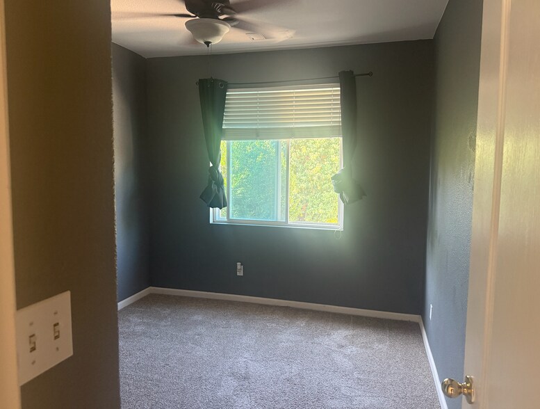 Bedroom 3 - 958 Ryan Ave