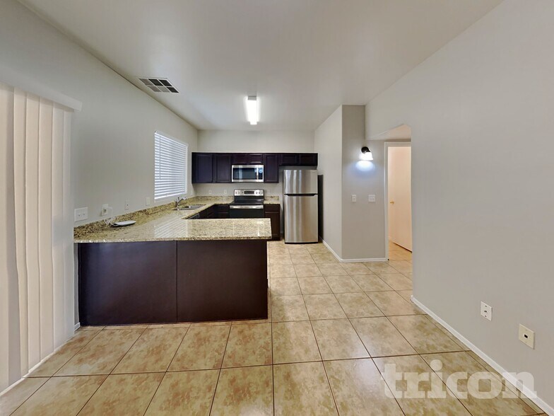 Building Photo - 3921 W Irwin Ave