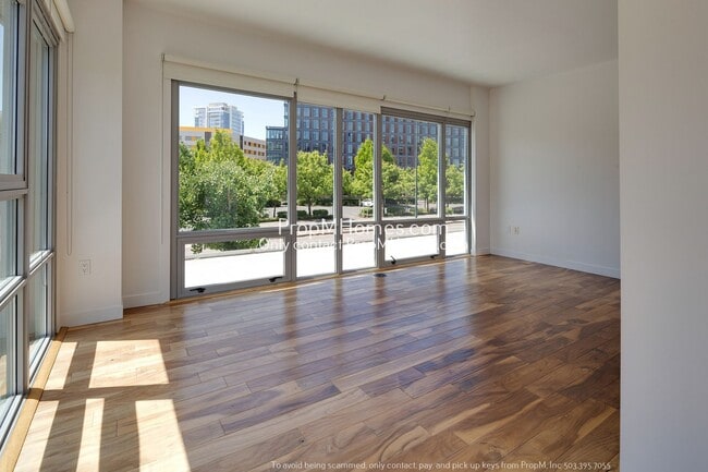 Building Photo - Luxurious One Bedroom Condo at the Pearl District Waterfront!