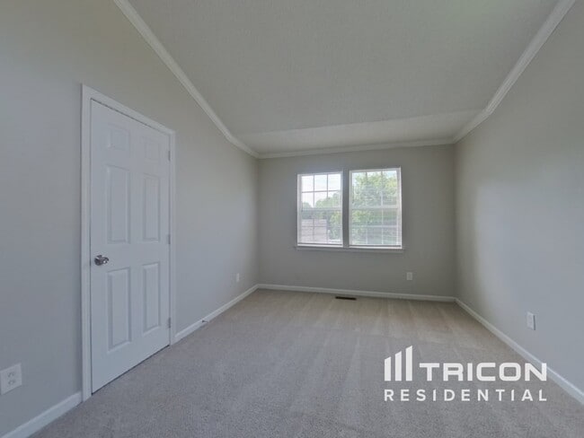 Building Photo - 149 Lantana Dr